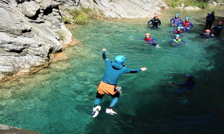 A quelles destinations peut-on combiner activités de montagne et activités de mer ?